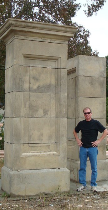 Entrance DAC-ART stone columns in front of Colbert DAC-ART coastal home